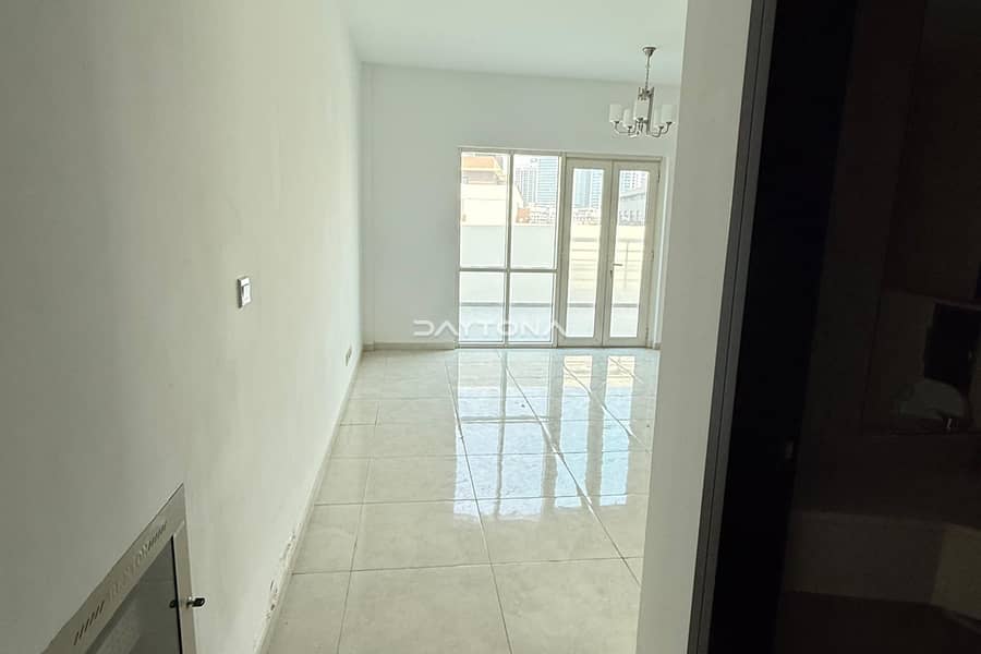 SPACIOUS LAYOUT | READY TO MOVE IN | COVER PARKING
