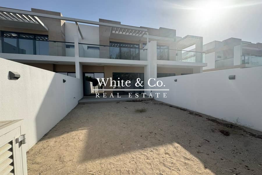 Middle Unit | Park Backing | Brand New Middle Unit | Park Backing | Brand New
