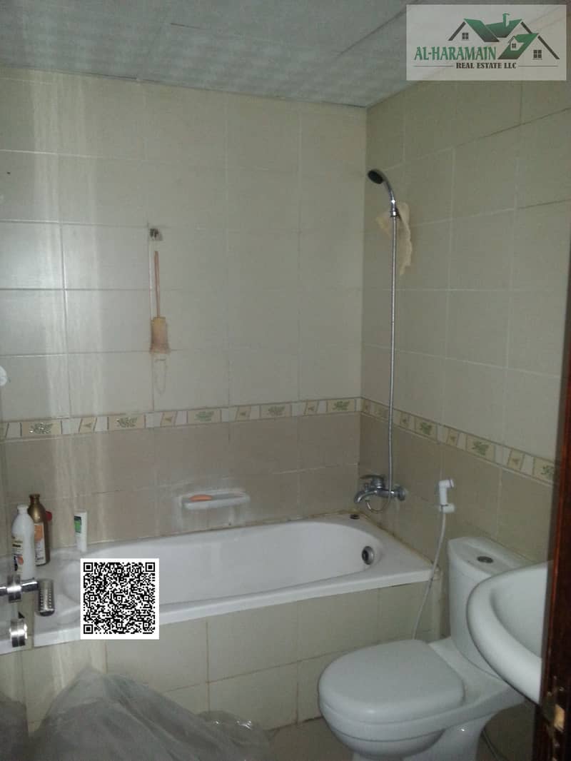 8 Master Bathroom. jpg