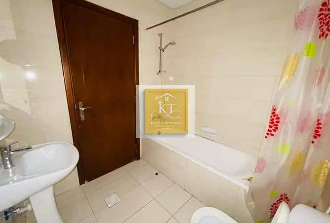 17 bathroom. jpg