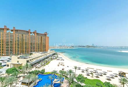 1 Bedroom Flat for Rent in Palm Jumeirah, Dubai - Sea View | Large Terrace |Club Passes