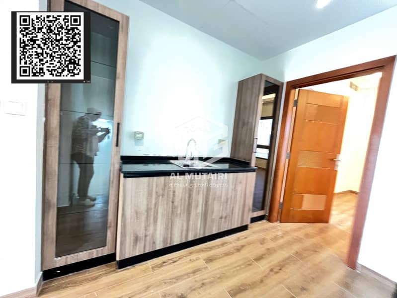 12 5e89b38b-e8a5-47ff-bcc2-5db17039ee00. jpg