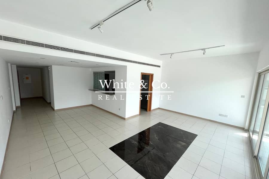 Unfurnished | Bright | Spacious Unit Unfurnished | Bright | Spacious Unit