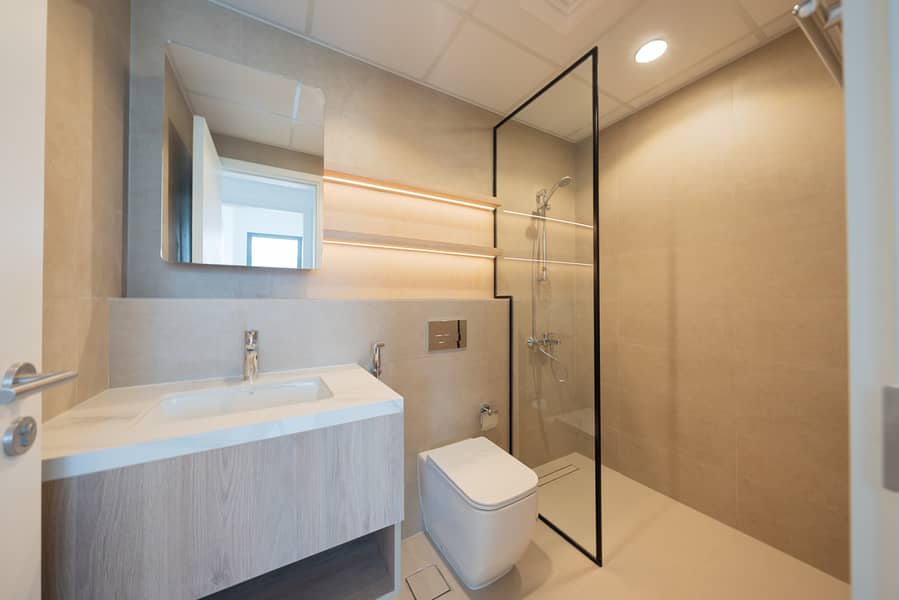 10 Brand_New__5-Star_Amenities__Pool_View-5. jpg