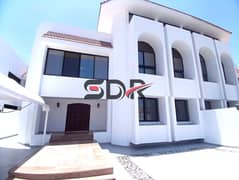 فیلا في الخالدية 5 غرف 249999 درهم - 11967903