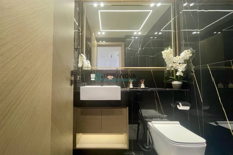 17 bathroom4. jpg