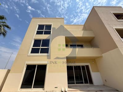 4 Bedroom Villa for Sale in Al Raha Gardens, Abu Dhabi - 34693f89-6c63-427b-b570-ab728cc37394. jpg