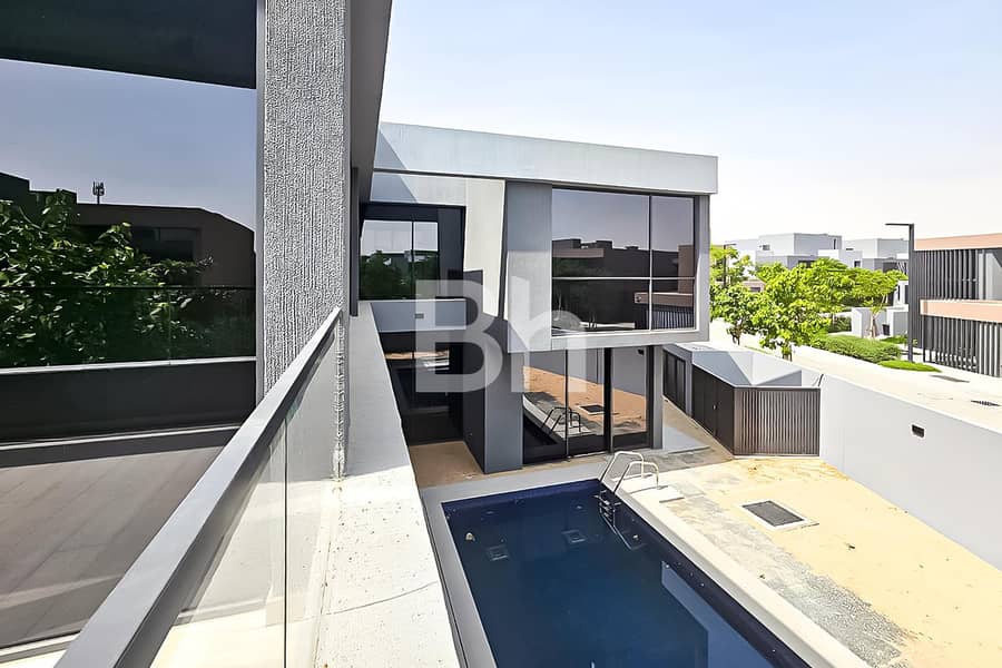 4BR Luxury Villa Private Pool Maid Room + Garage