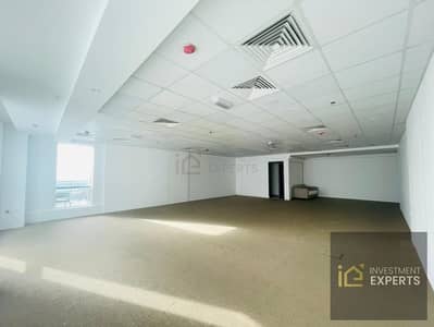 Building for Rent in Business Bay, Dubai - Bright Office Ready To Move Business Bay View
