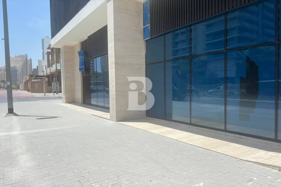 ROAD FACING| GREAT CEILING HEIGHT | BRAND NEW