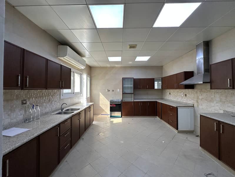 3 5BR-Modern_Villa-Prime_Location-Private_Pool-12. jpg