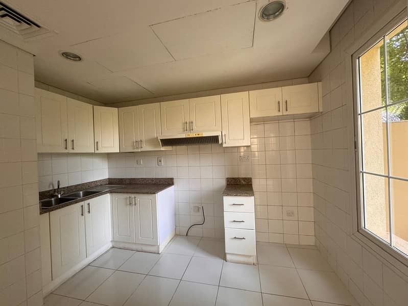 8 Kitchen. jpeg