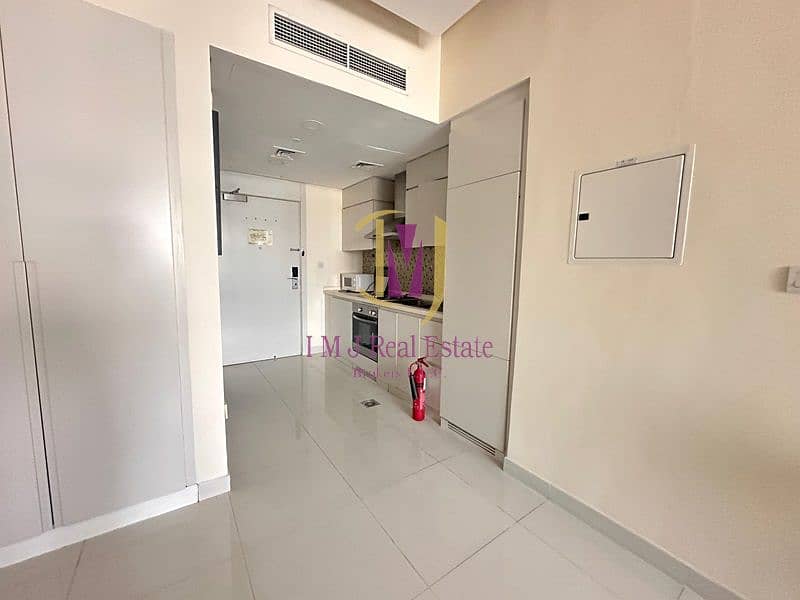 8 bafbe587-ed04-4f58-9b2e-6fcef4915f38. jpg