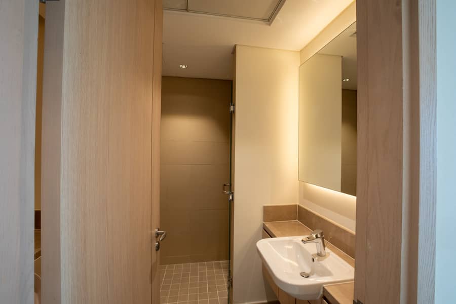 5 Bathroom. jpg