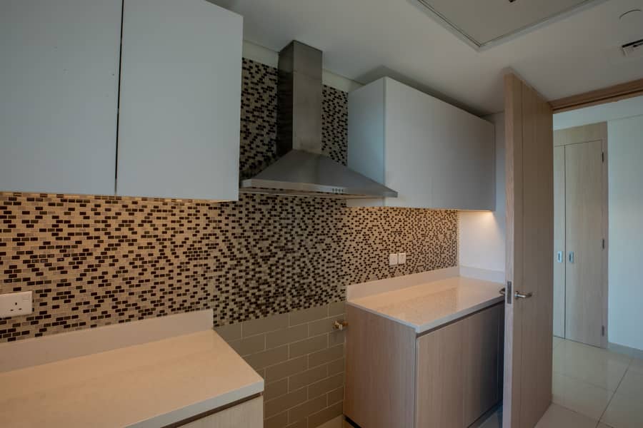 14 Kitchen 1 . jpg