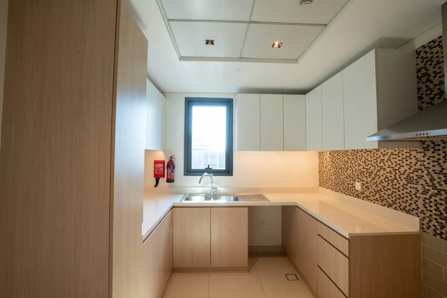 15 Kitchen. jpg