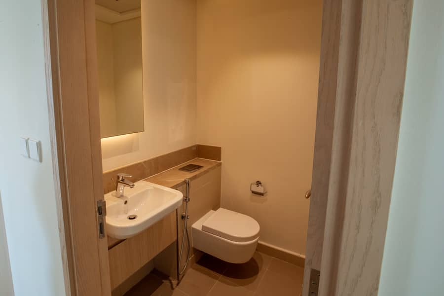 7 Powder room. jpg