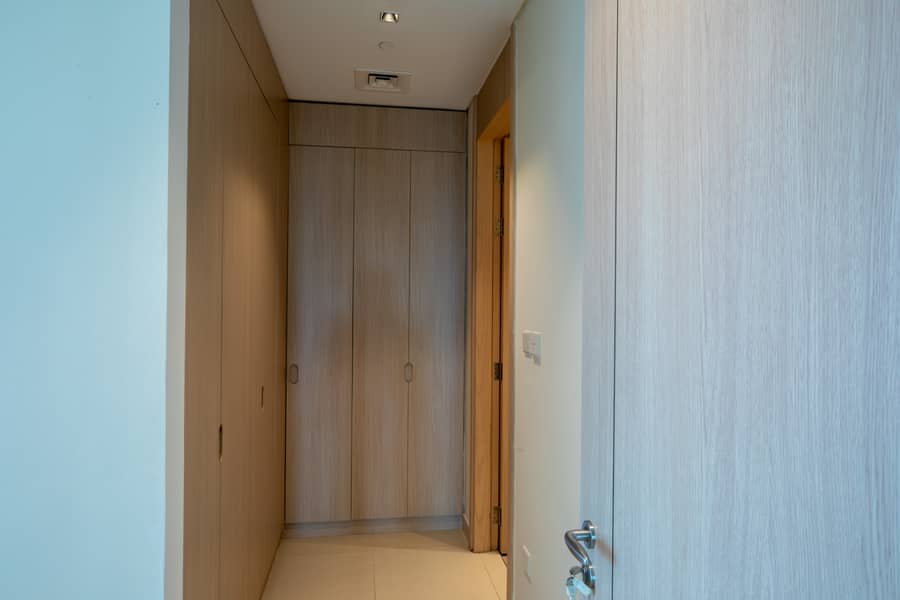10 walkin closet. jpg