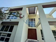 Spacious 4 BR Villa in Malibu, Mina Al Arab