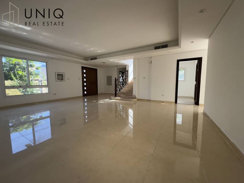 13 Living Area . jpeg