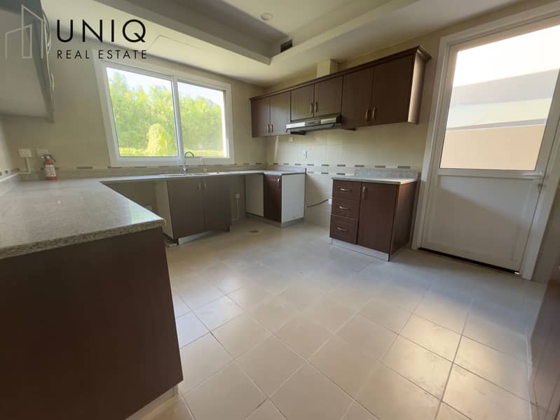 14 Kitchen 1. jpeg