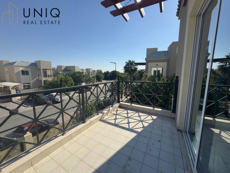 26 Balcony 1. jpeg