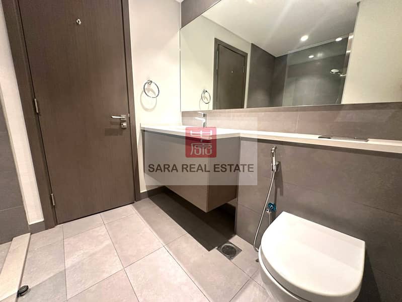23 Bathroom 2. jpg