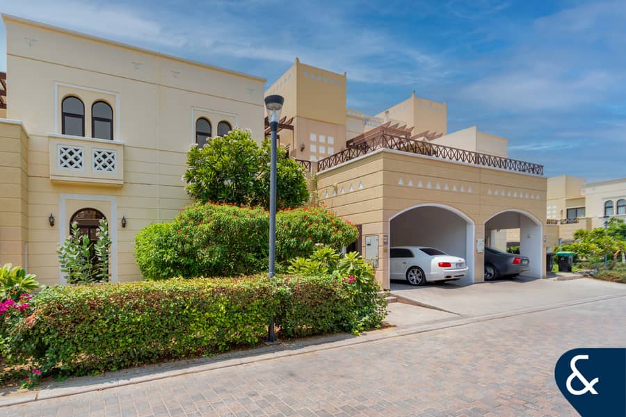 Townhouse | Private | Vacant on Transfer