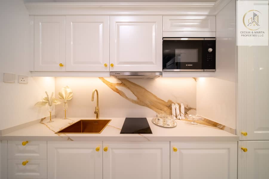 10 Kitchen 1. jpg