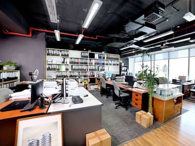 Office for Rent in Business Bay, Dubai - Modern Office | Prime Location | Fully Furnished