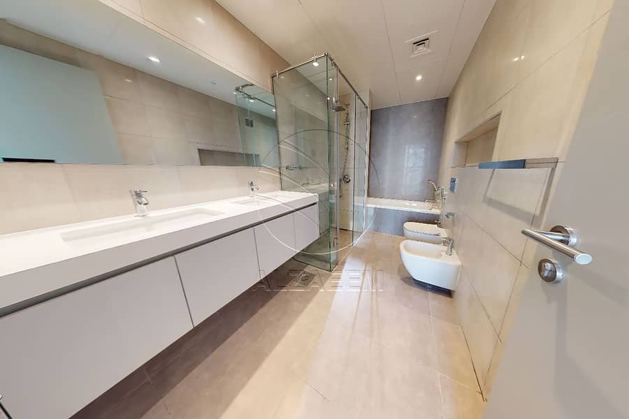 15 BATHROOM1. JPG