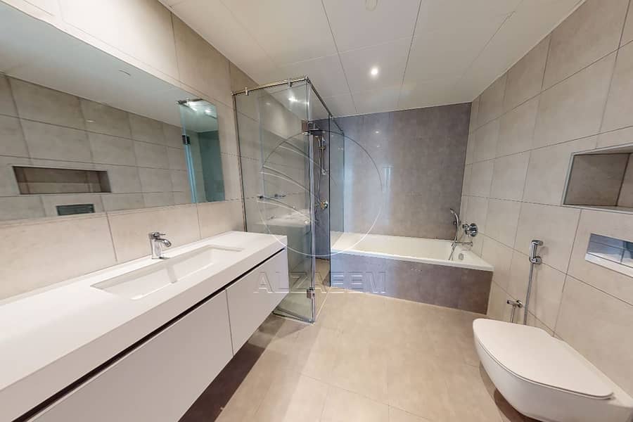17 BATHROOM. JPG