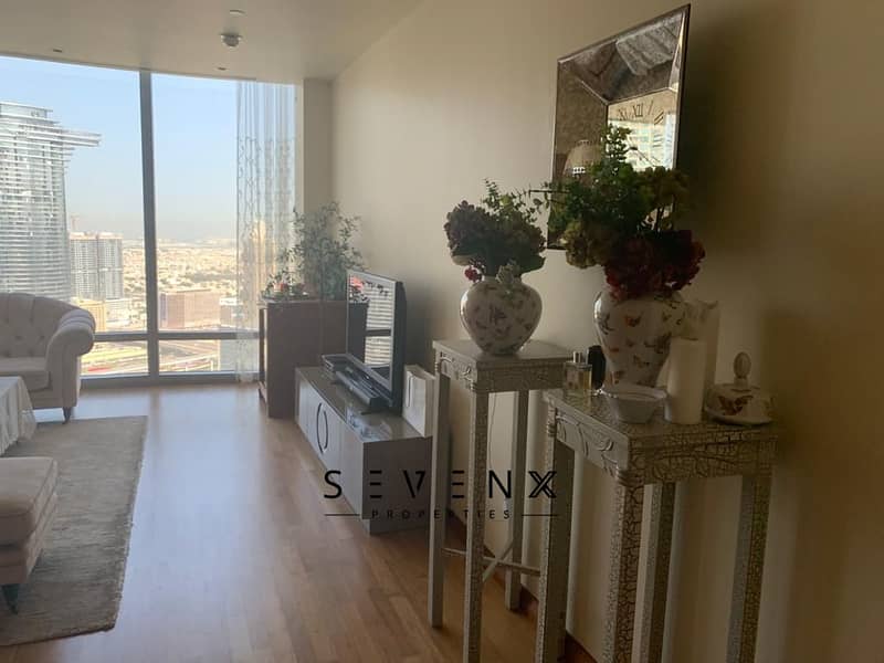5 Living Room Looking Outside. jpg