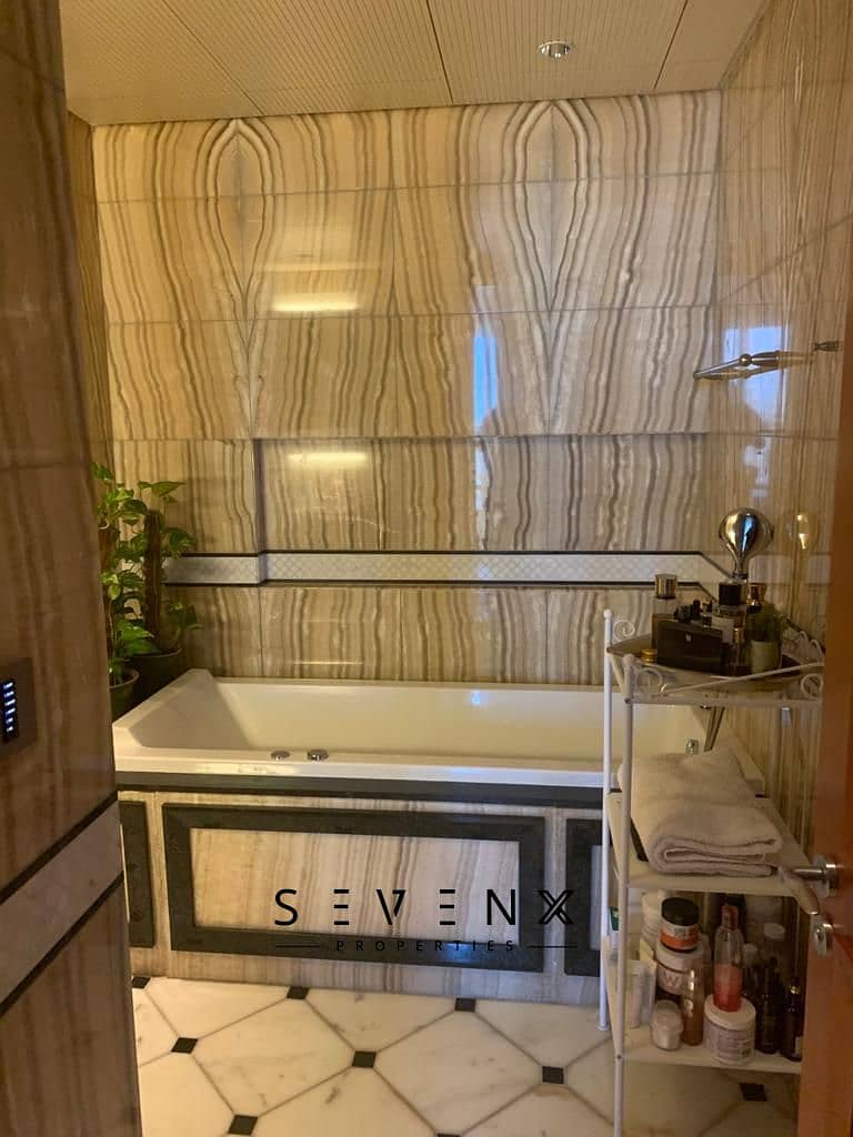 9 Bathroom Looking at Jacuzzi. jpg