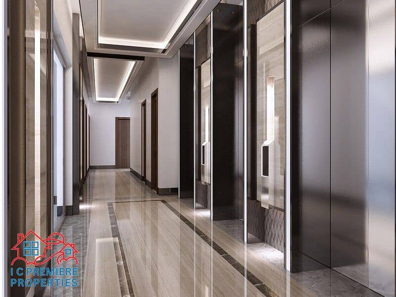 16 05 HALLWAY AND LIFT. jpg