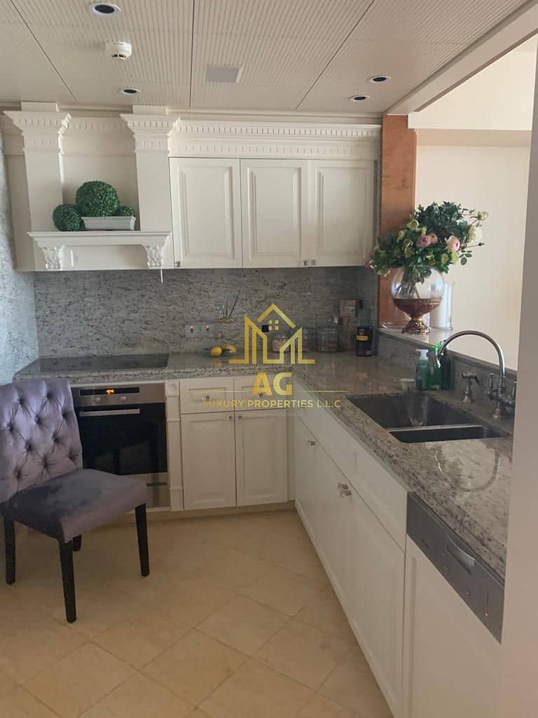 8 Kitchen. jpg