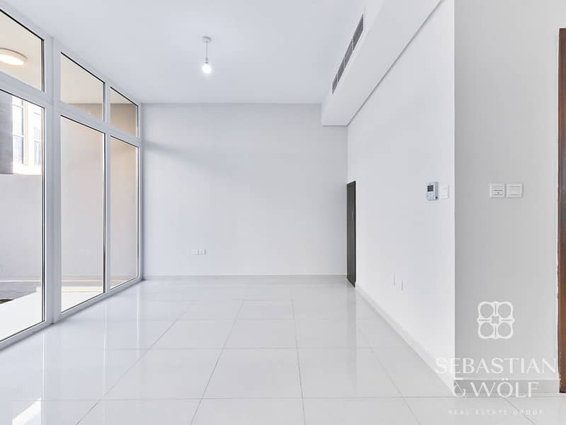 2 Living Area 1. jpg