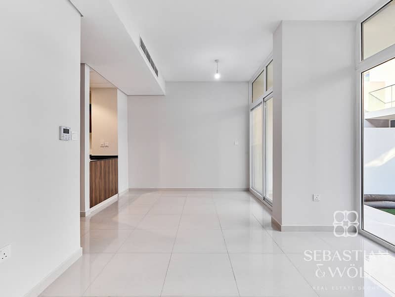 5 Living Area 4. jpg
