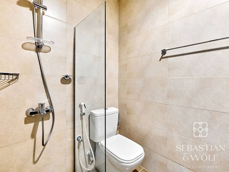 21 Washroom. jpg