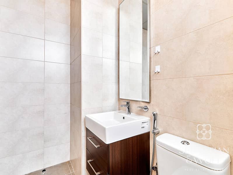 22 Washroom 2. jpg