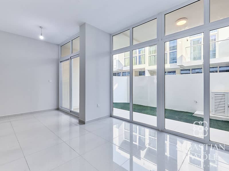 4 Living Area 3. jpg