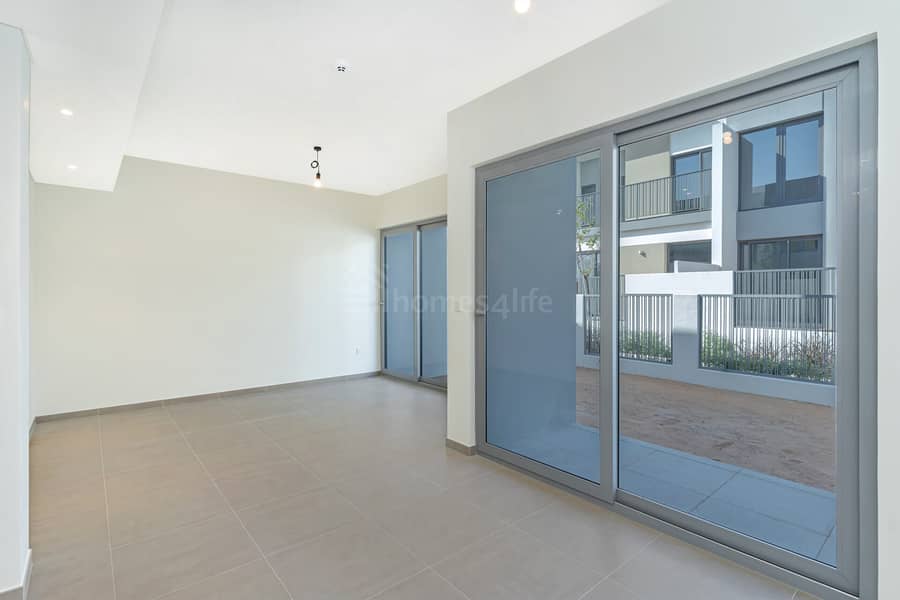 Near Pool and Park | Landscaped | Vacant Near Pool and Park | Landscaped | Vacant
