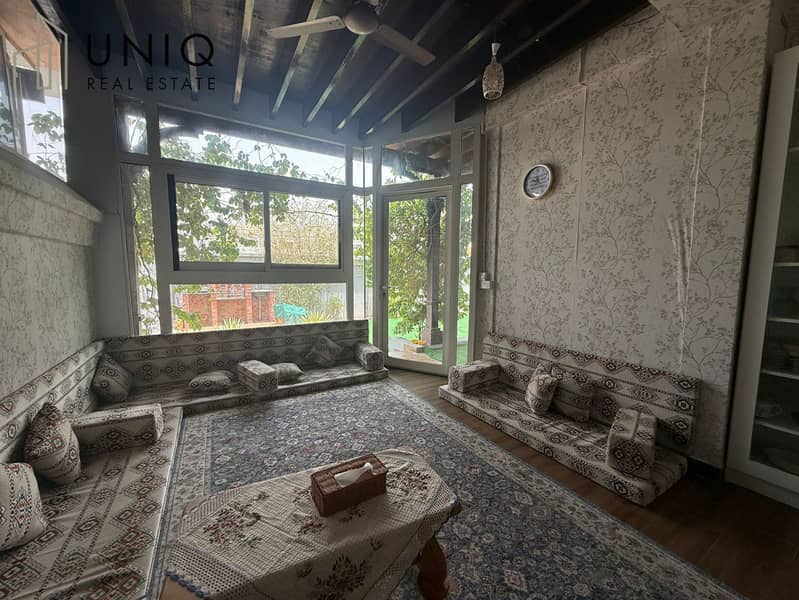 4 Living Area 1. jpeg