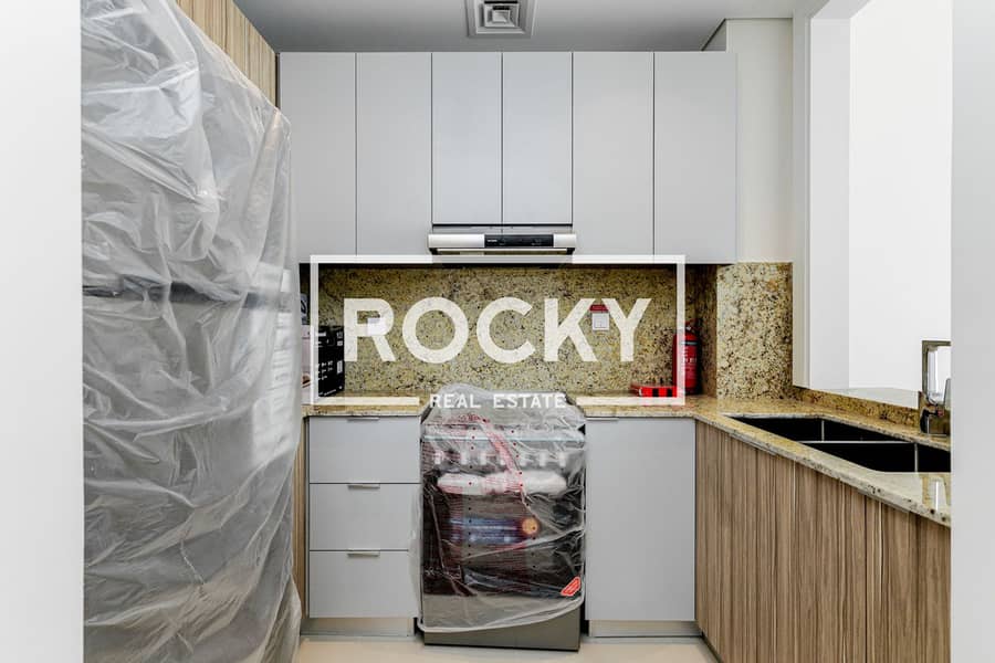 16 JVC - 007 Building - Residence-5616. jpg