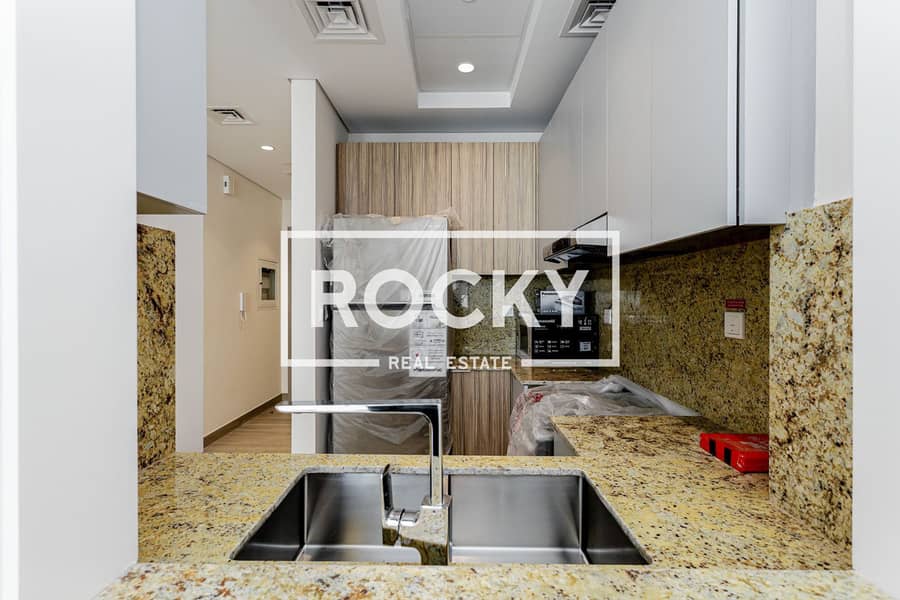 18 JVC - 007 Building - Residence-5620. jpg