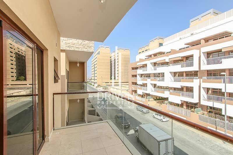 Spacious 4 Bedroom with Balcony and Lift