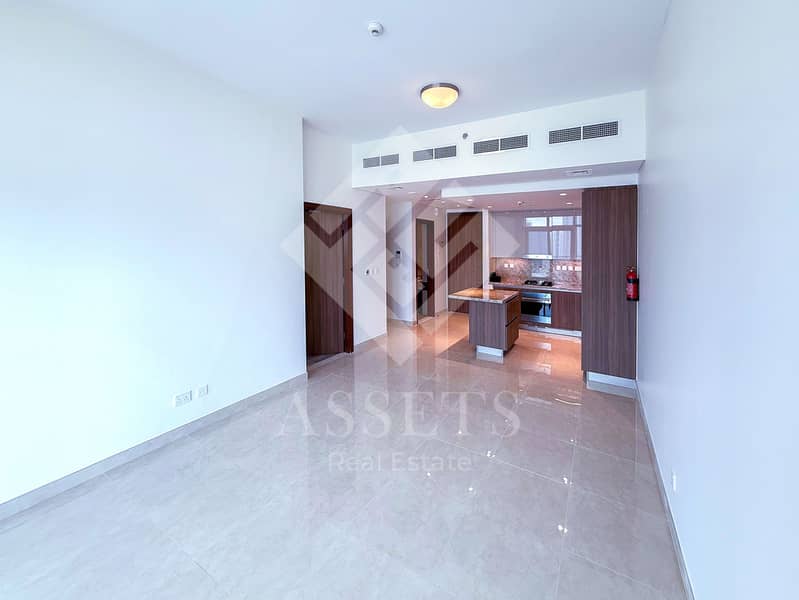 6 Kitchen - Living Room View 02. jpg