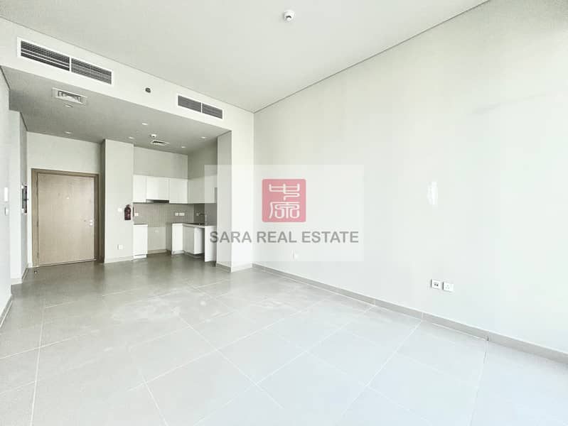 4 Living Area 2. JPG