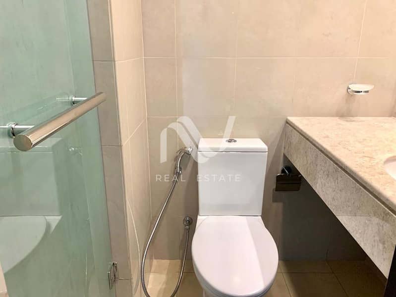 15 Sun Tower 2BR, Al Reem Island - 177968314612_0014_remove 18. jpg