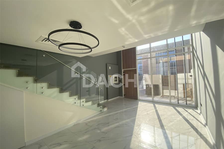 Corner Unit | Vacant | Price Negotiable Corner Unit | Vacant | Price Negotiable